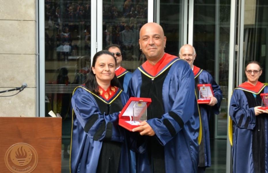 Eğitimde üstün performans ödülü Doç. Dr. Yiğit Taşçıoğlu