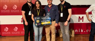 TBD Türkiye Bilişim Derneği Ankara Şubesi (TBD) koordinatörlüğünde, OSTİM Teknik Üniversitesi'nde düzenlenen “3. Genç Beyinler Yeni Fikirler” (GBYF 2024) Bitirme Projeleri Yarışması’nda Dr. Öğr. Üyesi Emin KUĞU hocamızın danışmanlığını yaptığı; Elif Nehir Ulu, Fatma Nazlı Günay, Giray Berk Kuşhan ve Kaan Erkuş’un Katlanır Sandalye Kiralama Sistemi, “SiestaSiesta”, projesi  sosyal sorunluluk kategorisinde üçüncülük ödülü aldı!